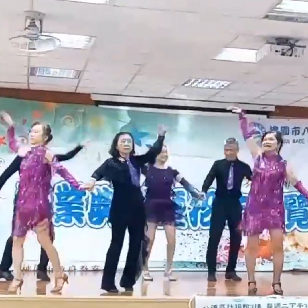 八德社大成果展演2026/1/3(六） 地點：八德社福館3樓 2團體舞展演：陽光森巴